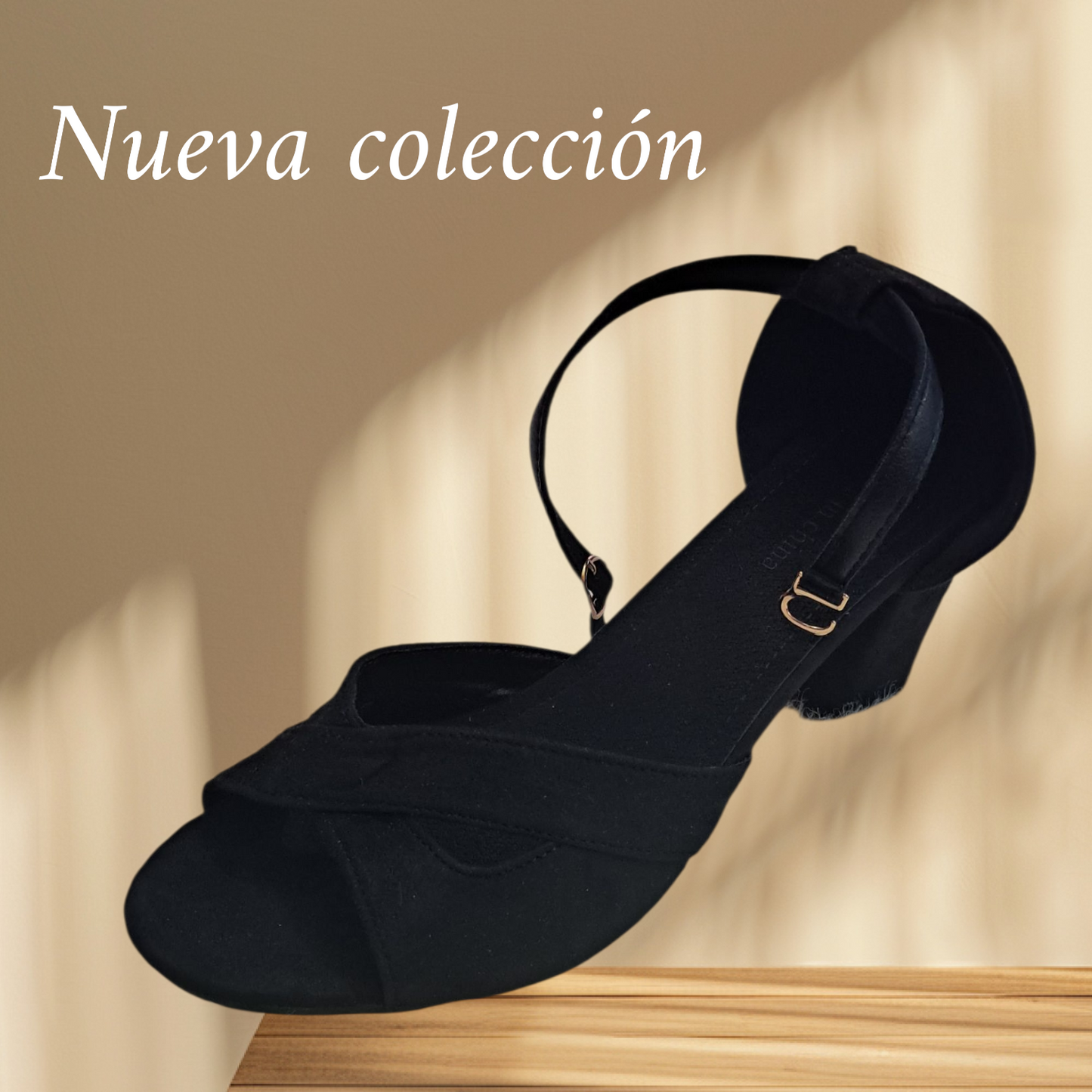 Zapatillas Hebillas Negra para mujer Size 7.5