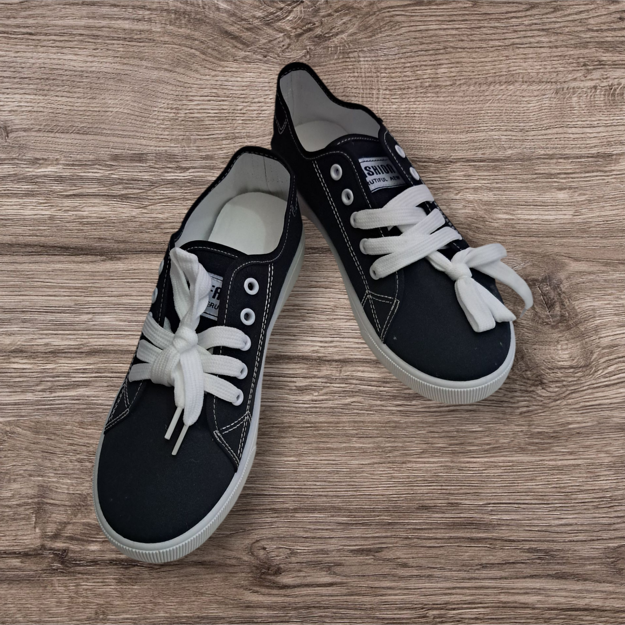 Tenis Casuales Bajitos Negro de Cordones