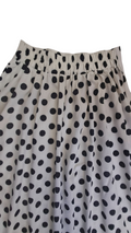 Falda corte A acampanada. Talle alto con botones y lunares. Talla S